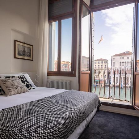 Design Apartment With Balcony On The Grand Canal R&R Velence Kültér fotó