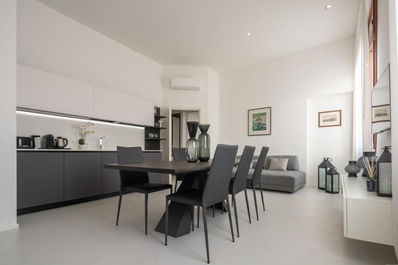 Design Apartment With Balcony On The Grand Canal R&R Velence Kültér fotó